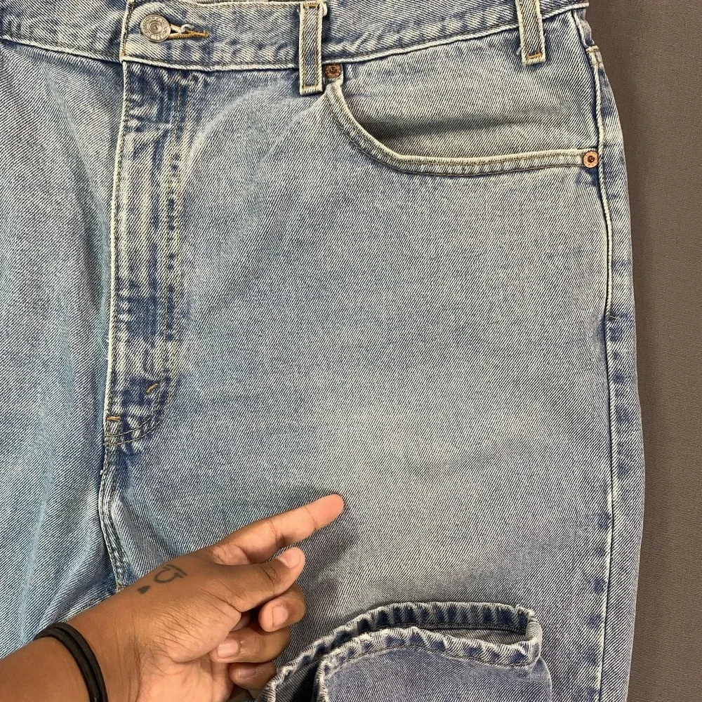 Levis 550 Jeans Mens 42x32 Blue Denim Relaxed Tapered Leg Light Wash (41x32 Fit)